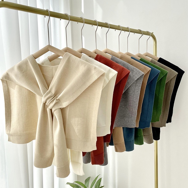 Dresses - Écharpes et châles en tricot pour