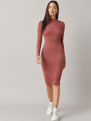 Robe moulante mi-longue côtelé - Bodycon Long Sleeve Ribbed Dress avis et prix
