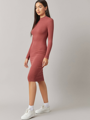 Robe moulante mi-longue côtelé - Bodycon Long Sleeve Ribbed Dress avis et prix